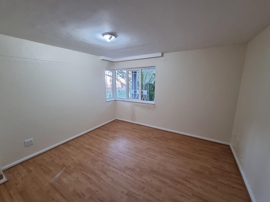 To Let 3 Bedroom Property for Rent in Vredehoek Western Cape